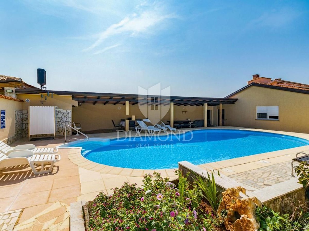 Parenzo, condominio con piscina e ampio giardino!