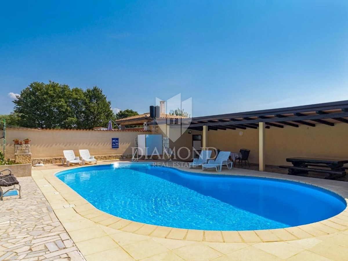 Parenzo, condominio con piscina e ampio giardino!