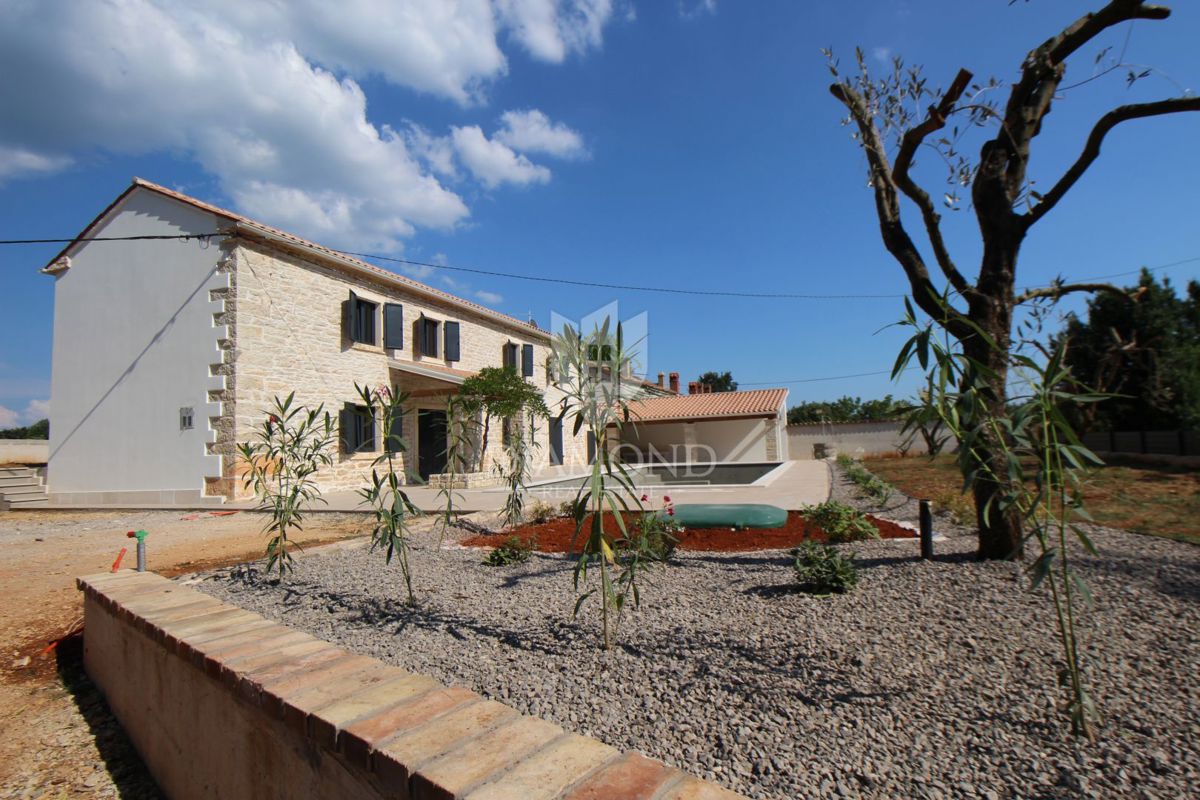 Barban, Istria centrale, casa in pietra ristrutturata con piscina
