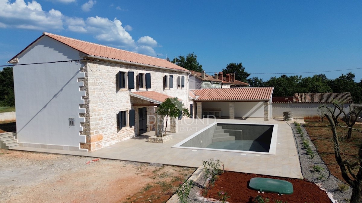 Barban, Istria centrale, casa in pietra ristrutturata con piscina