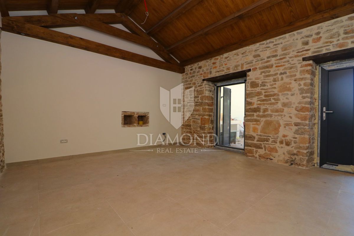 Barban, Istria centrale, casa in pietra ristrutturata con piscina