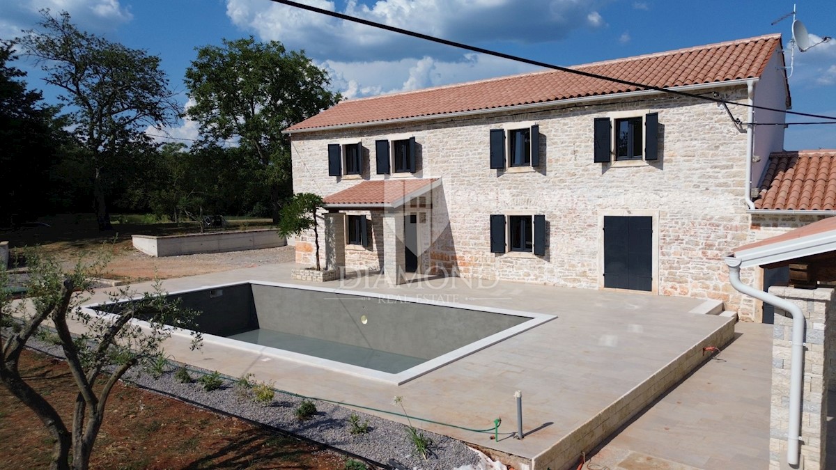 Barban, Istria centrale, casa in pietra ristrutturata con piscina