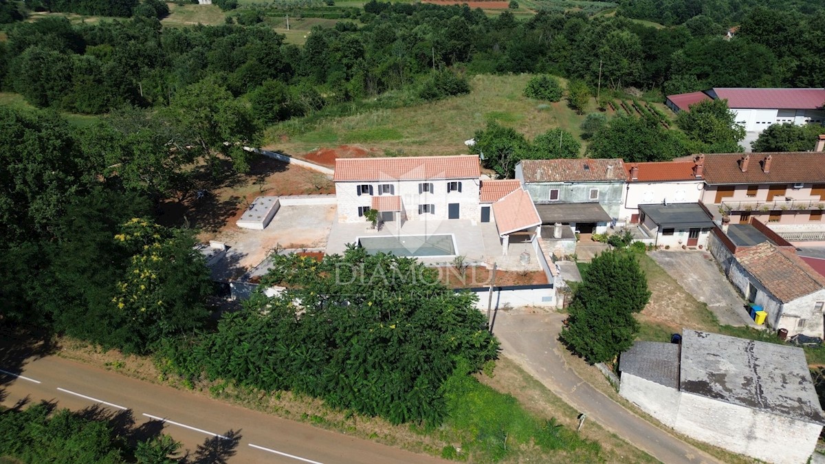 Barban, Istria centrale, casa in pietra ristrutturata con piscina