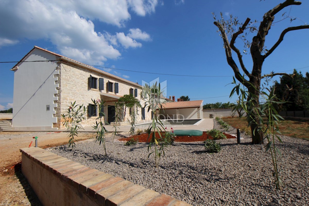 Barban, Istria centrale, casa in pietra ristrutturata con piscina