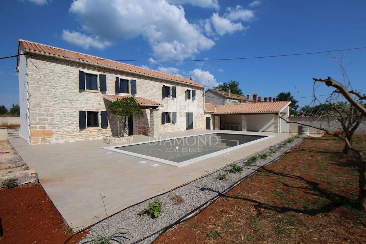 Barban, Istria centrale, casa in pietra ristrutturata con piscina