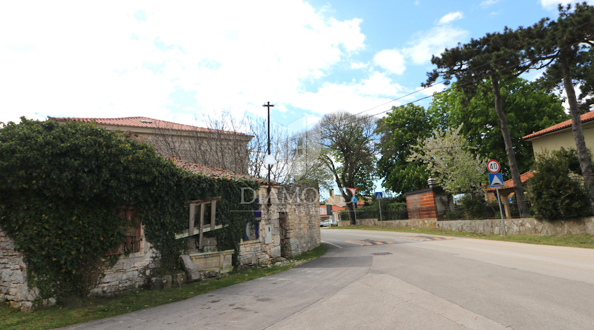 Svetvinčenat, vecchia casa in pietra da adattare con un progetto