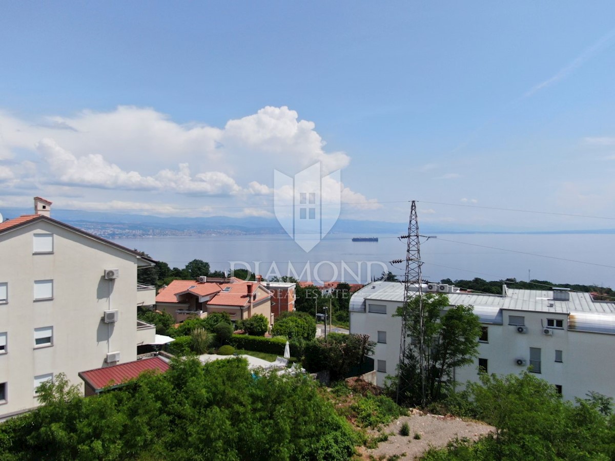 Opatija, dintorni, terreno edificabile con una bellissima vista sul mare