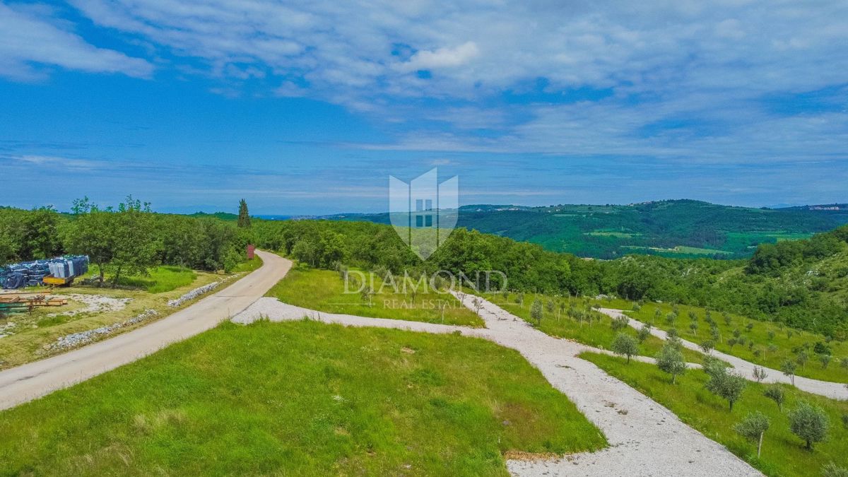 Momiano, dintorni! Una bella casa con piscina in costruzione!