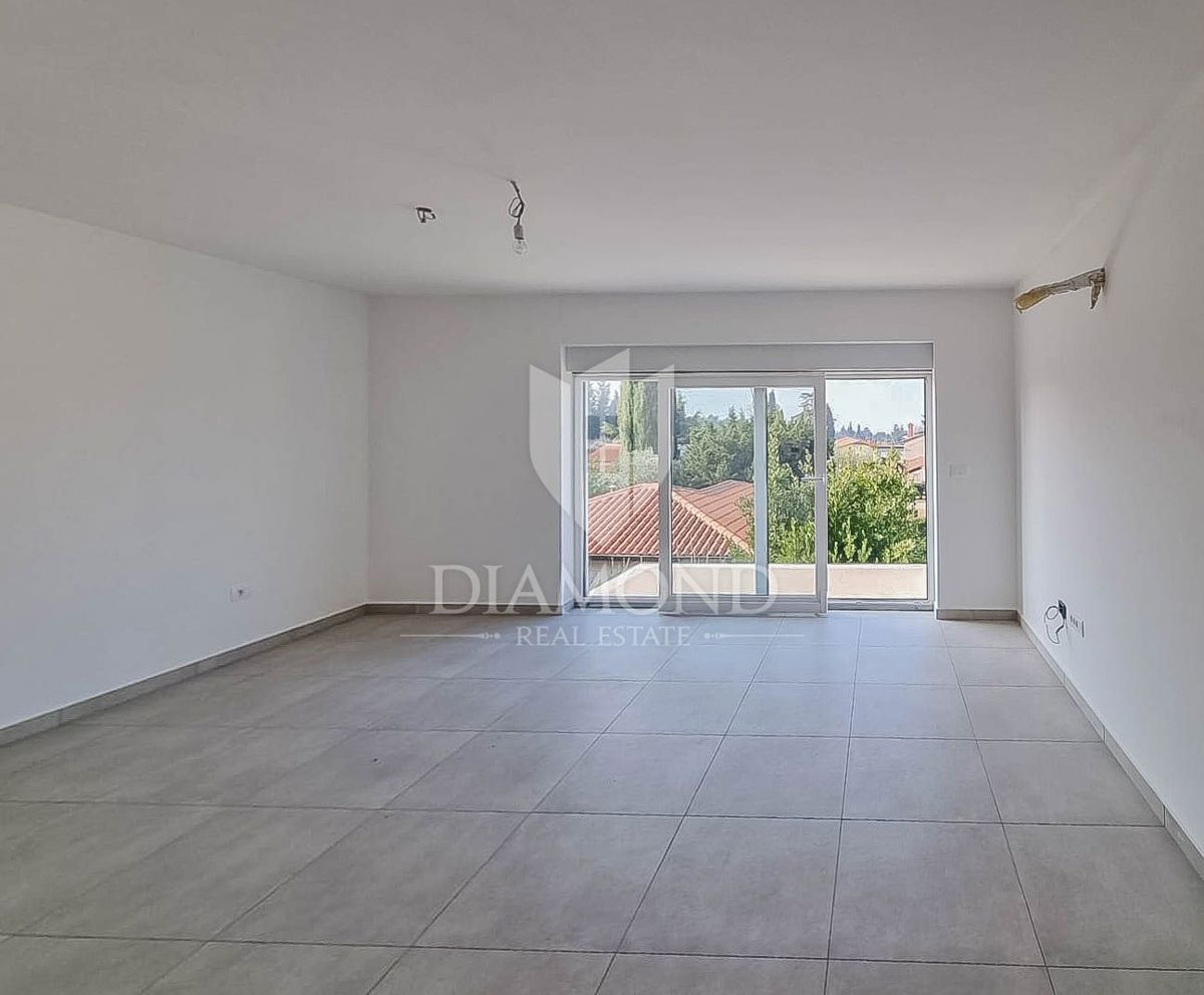 Umago, dintorni, nuova costruzione! Moderno appartamento al 1° piano a 450 m dal mare!