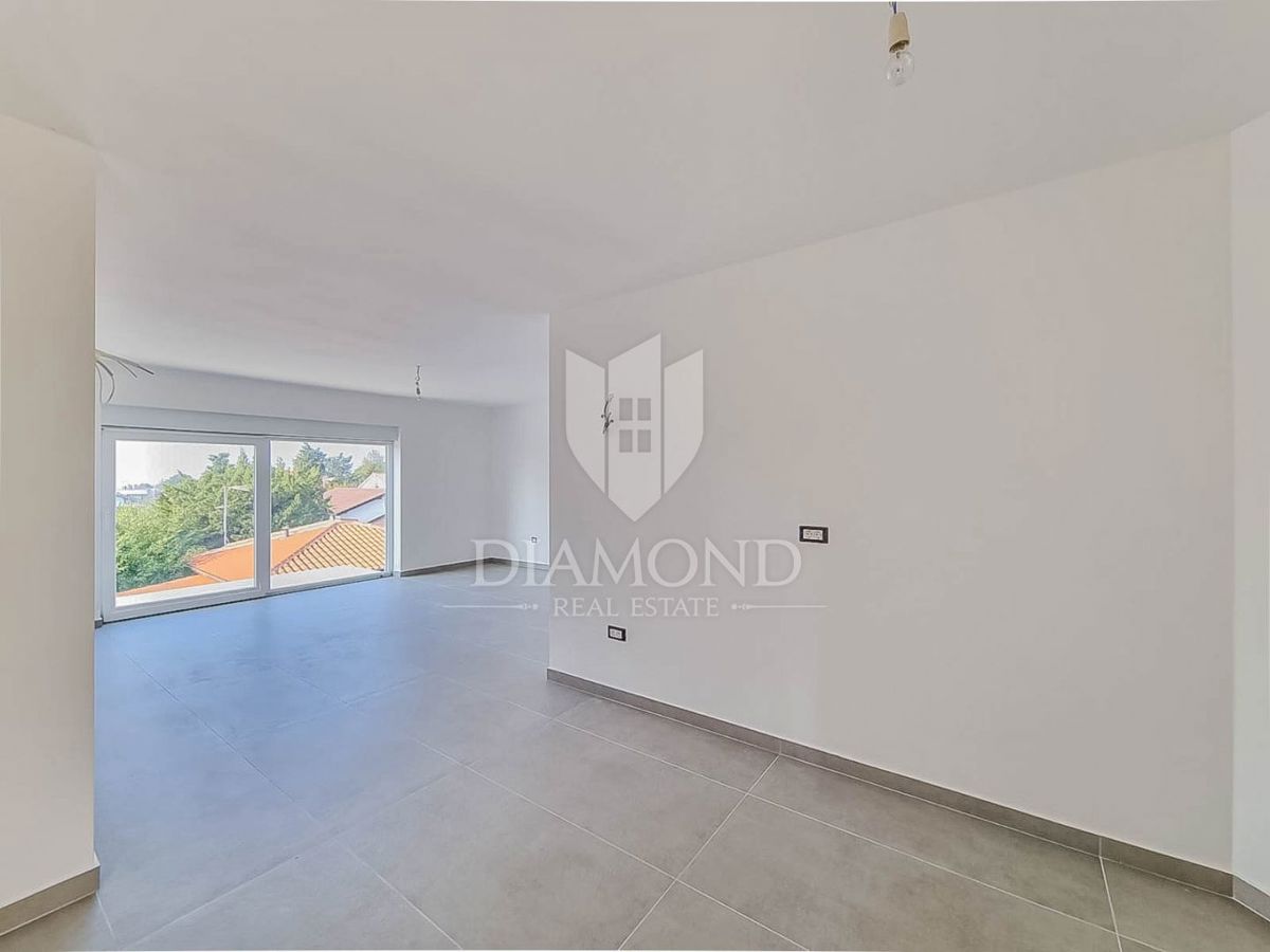 Umago, dintorni, nuova costruzione! Moderno appartamento al 1° piano a 450 m dal mare!