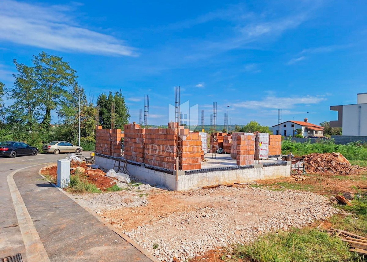 Umago, dintorni, nuova costruzione! Casa indipendente con piscina!