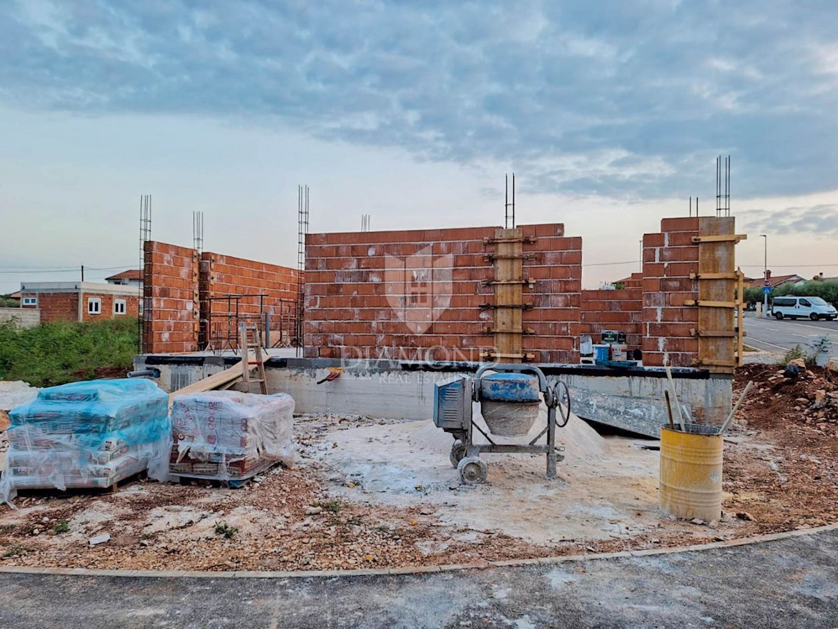 Umago, dintorni, nuova costruzione! Casa indipendente con piscina!