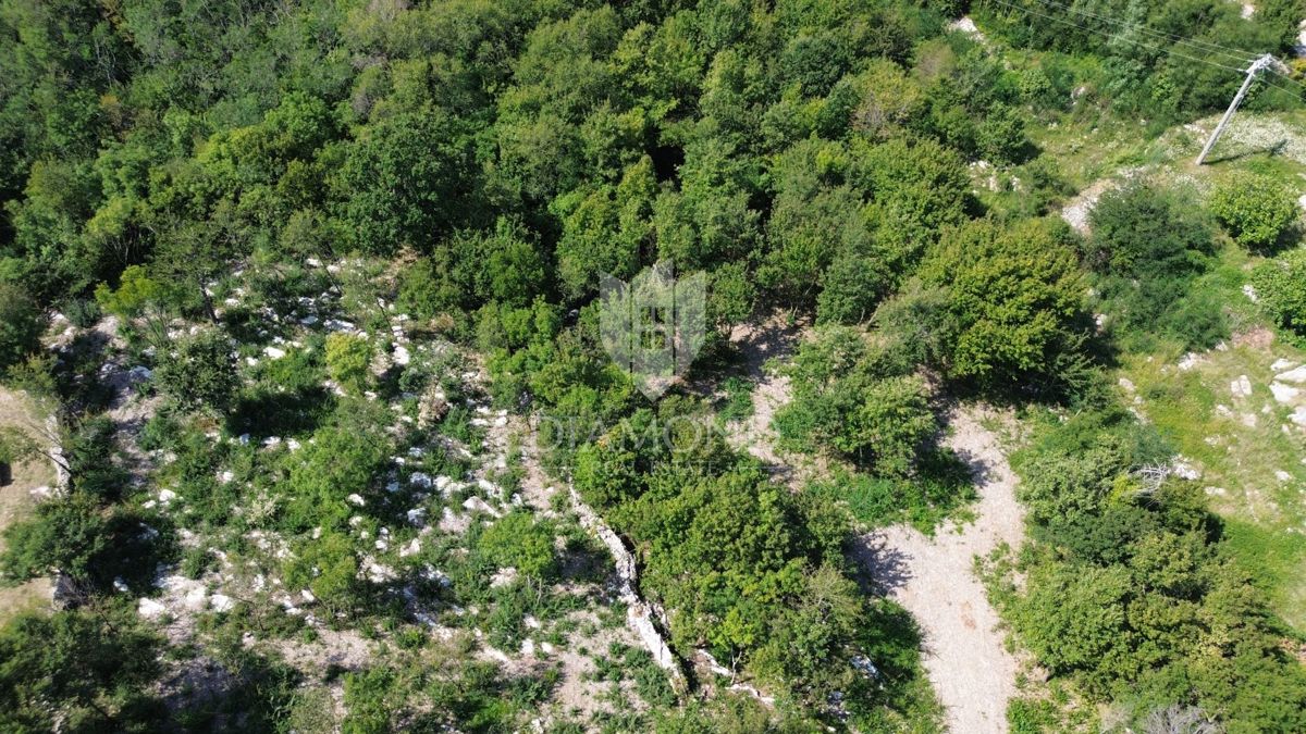 Labin, terreno edificabile in una bella posizione