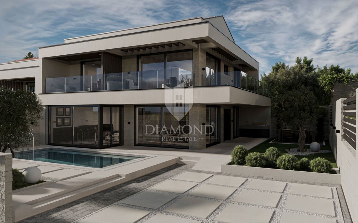 Umago! Villa di lusso a 100 m dal mare!