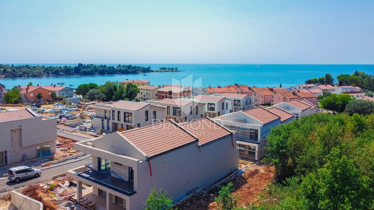 Umago! Villa di lusso a 100 m dal mare!