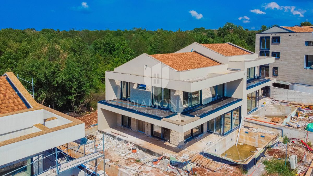 Umago! Villa di lusso a 100 m dal mare!