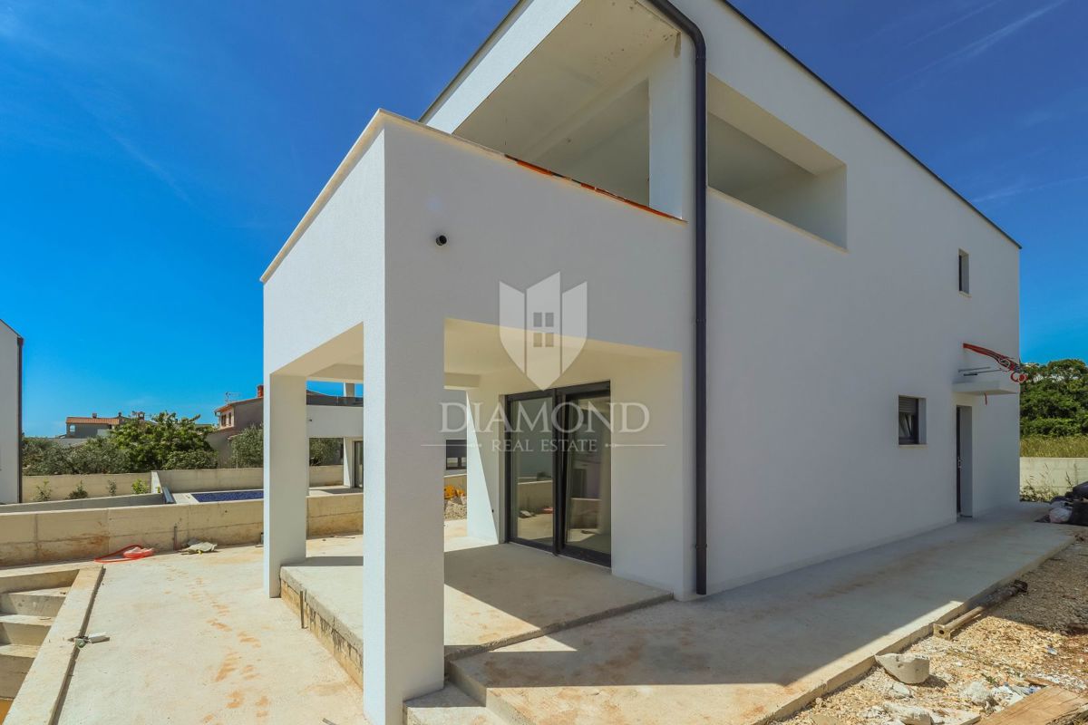 Dignano, nuova casa moderna con piscina