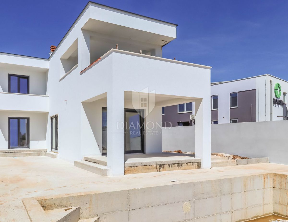 Dignano, nuova casa moderna con piscina