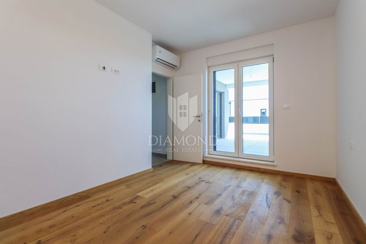 Dignano, nuova casa moderna con piscina