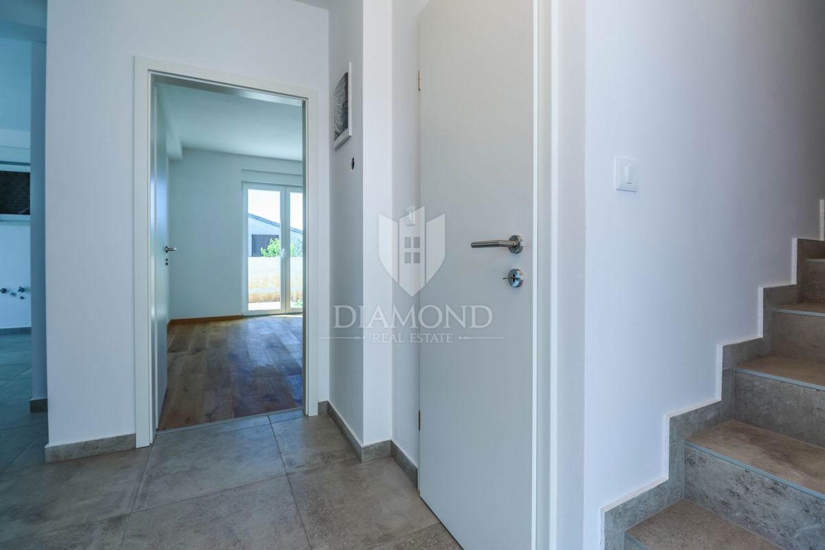 Dignano, nuova casa moderna con piscina