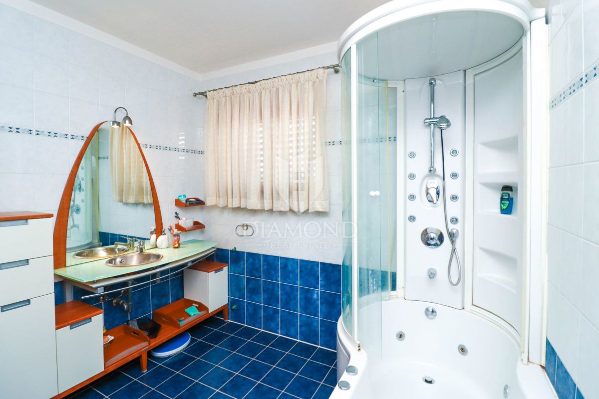 Parenzo, spazioso appartamento con vista mare!