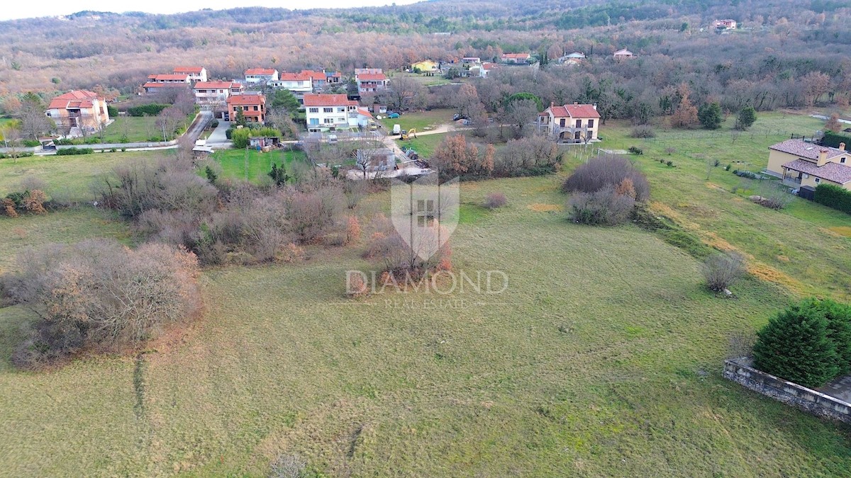 Albona, dintorni, terreno edificabile vicino alla città