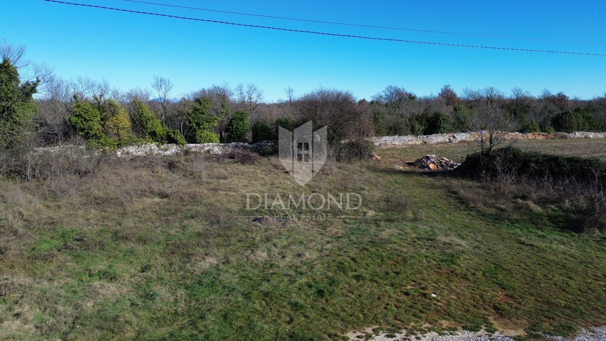 Svetvinčenat, dintorni, terreno edificabile in una posizione tranquilla