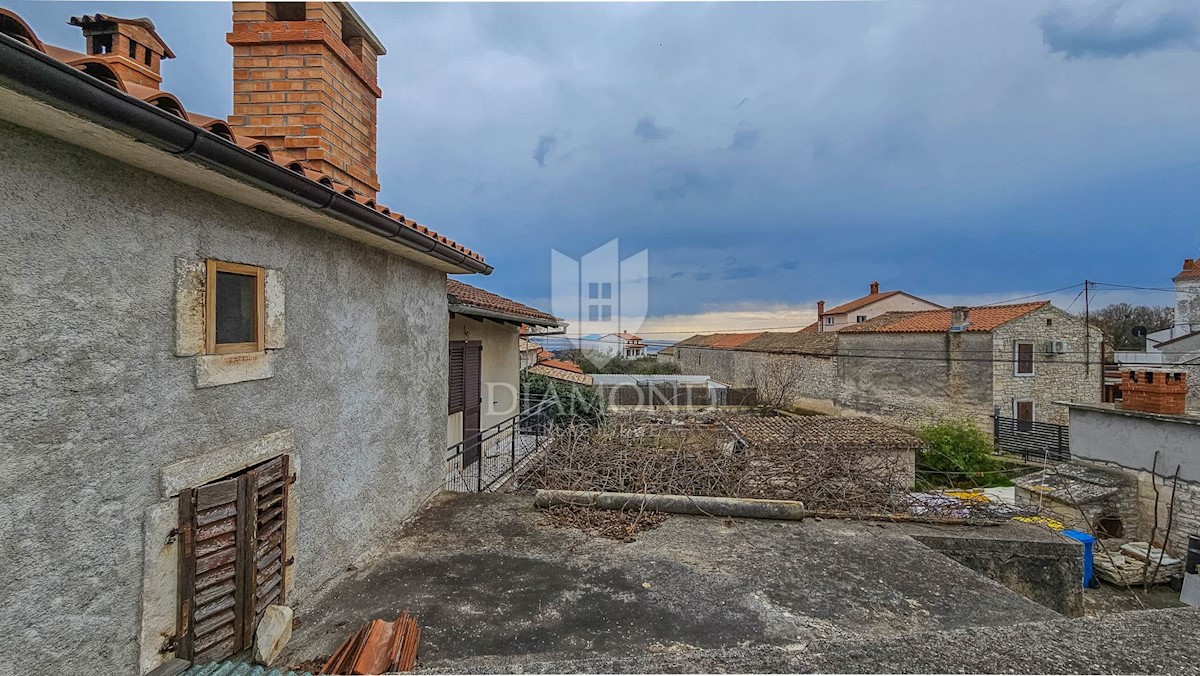 Opportunità di ristrutturazione! Casa a schiera con vista mare, Peruški! 