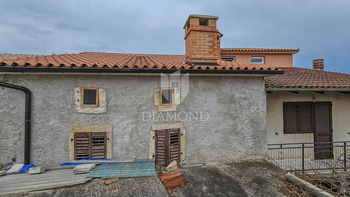 Opportunità di ristrutturazione! Casa a schiera con vista mare, Peruški! 