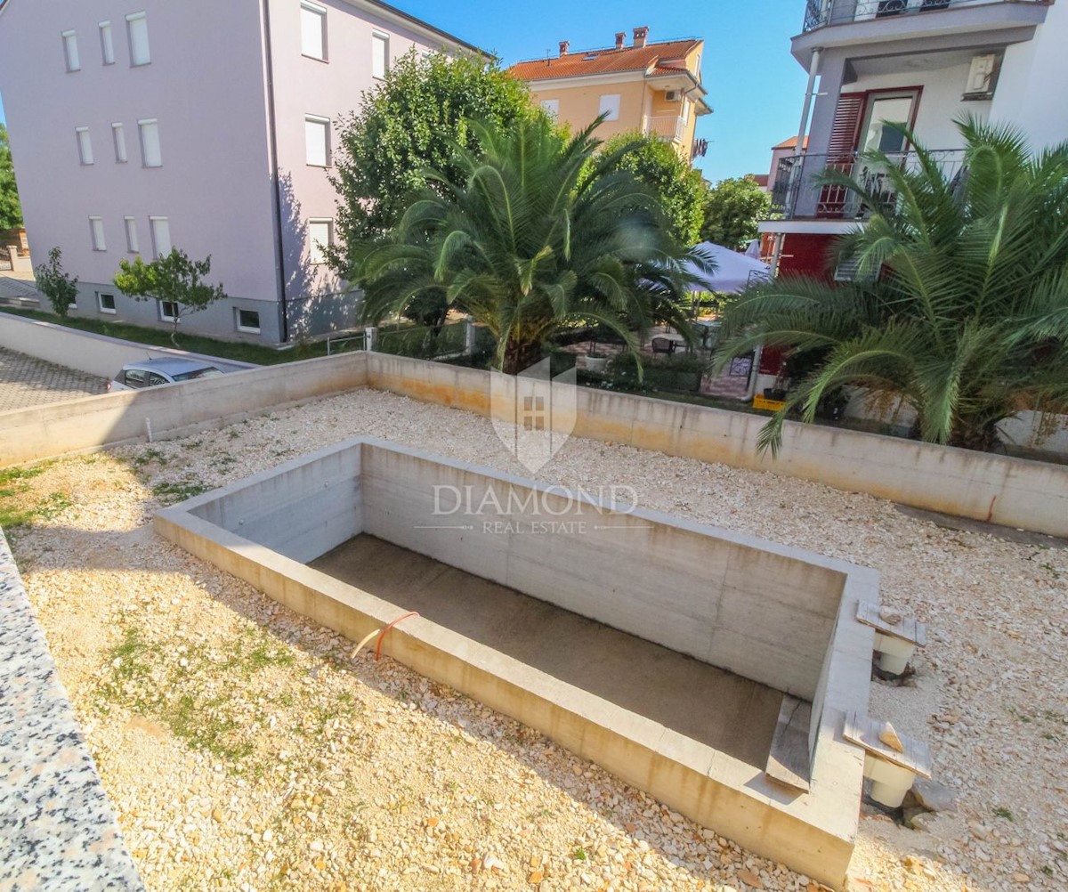 Appartamento su due piani con piscina vicino al centro di Rovigno.