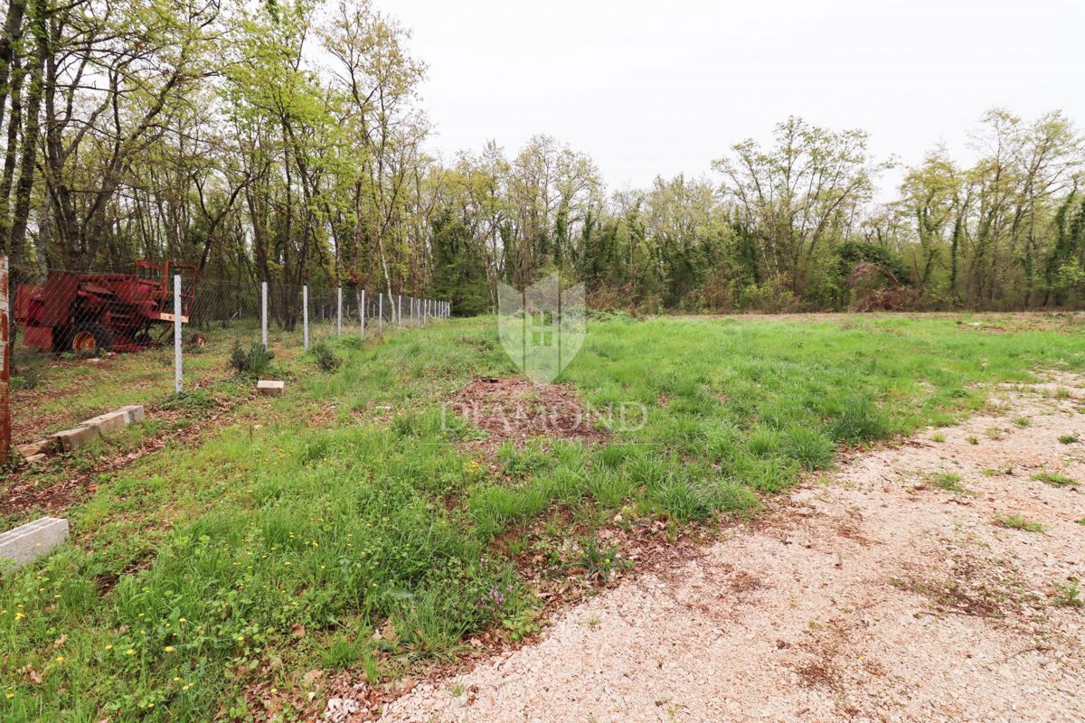 Terreno con permesso di costruire in un ambiente idilliaco!