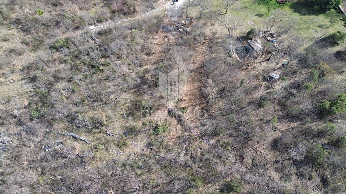 Albona, terreno edificabile attraente 