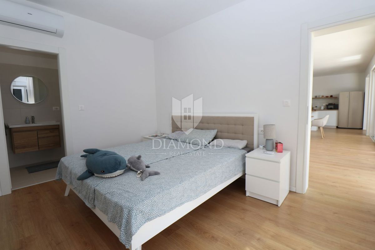 Labin, dintorni, nuova costruzione con piscina immersa nella natura