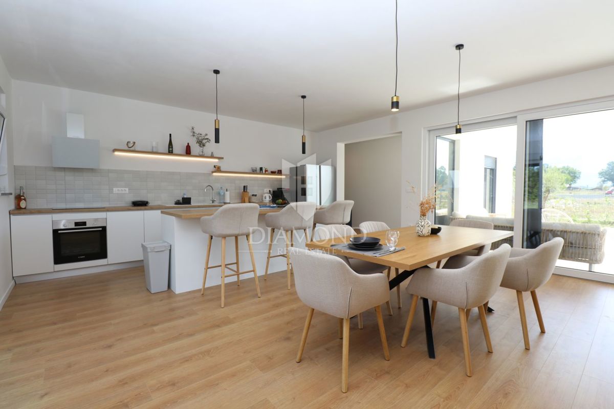 Labin, dintorni, nuova costruzione con piscina immersa nella natura