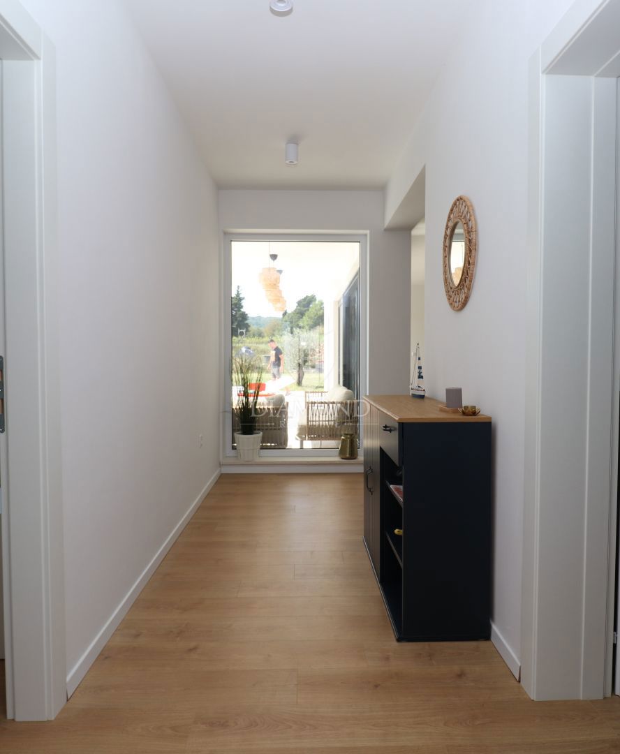 Labin, dintorni, nuova costruzione con piscina immersa nella natura