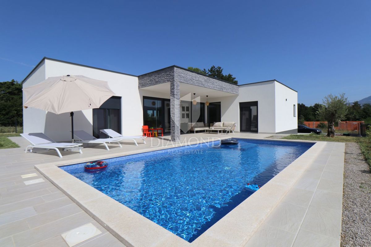 Labin, dintorni, nuova costruzione con piscina immersa nella natura