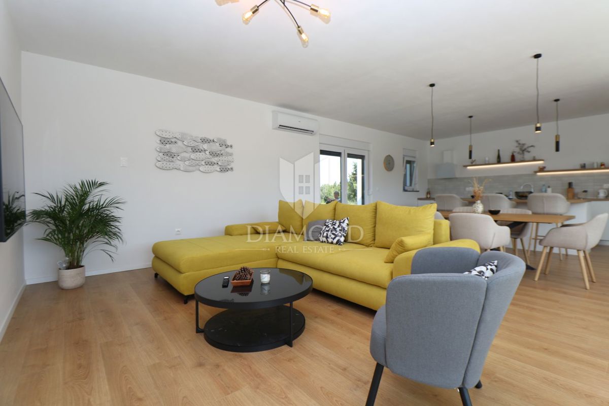 Labin, dintorni, nuova costruzione con piscina immersa nella natura