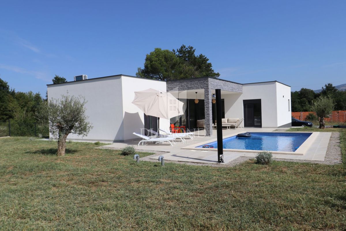 Labin, dintorni, nuova costruzione con piscina immersa nella natura