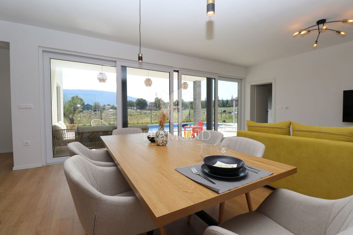 Labin, dintorni, nuova costruzione con piscina immersa nella natura