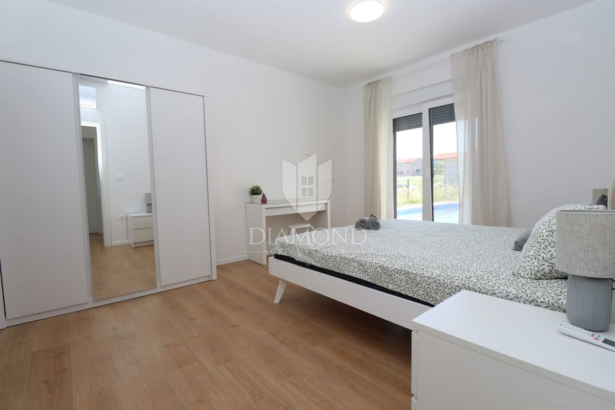 Labin, dintorni, nuova costruzione con piscina immersa nella natura