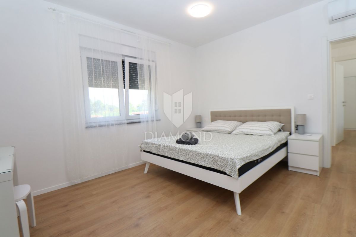 Labin, dintorni, nuova costruzione con piscina immersa nella natura