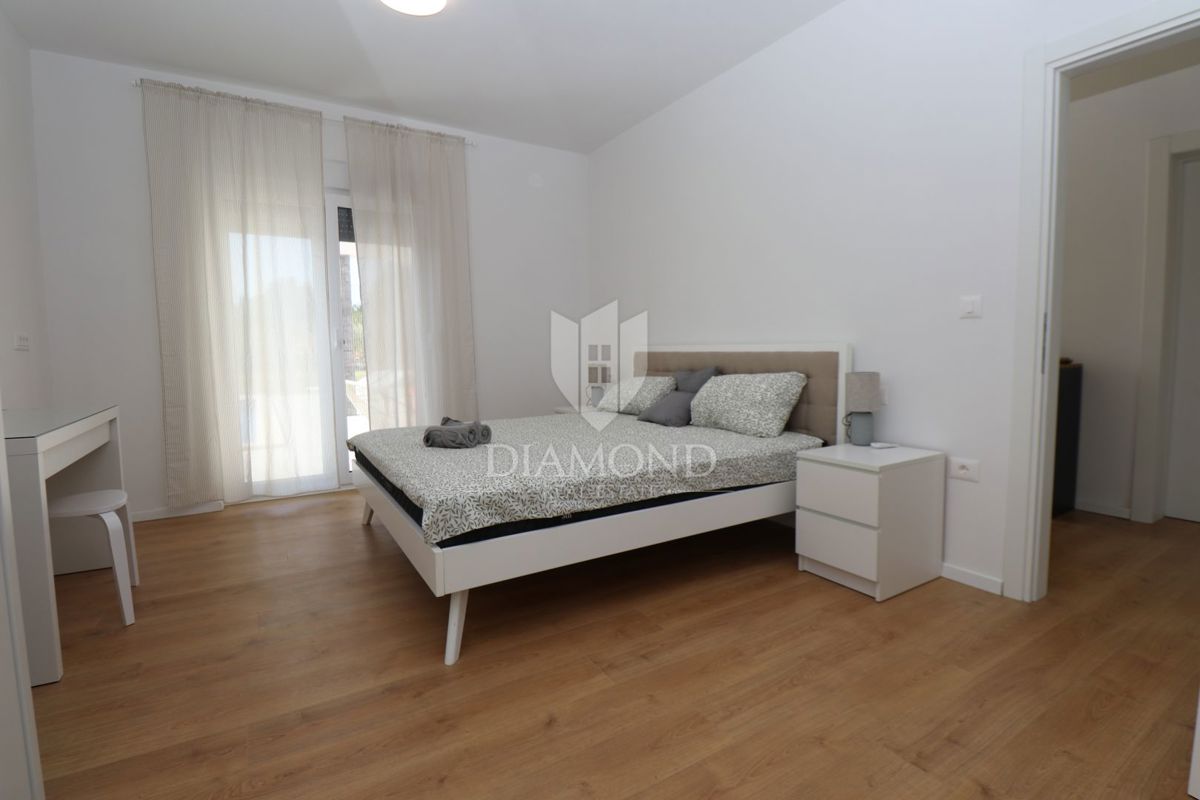 Labin, dintorni, nuova costruzione con piscina immersa nella natura