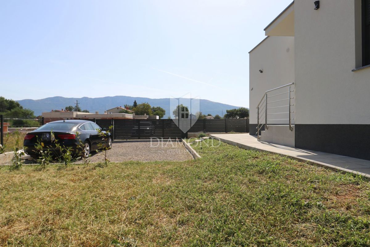 Labin, dintorni, nuova costruzione con piscina immersa nella natura