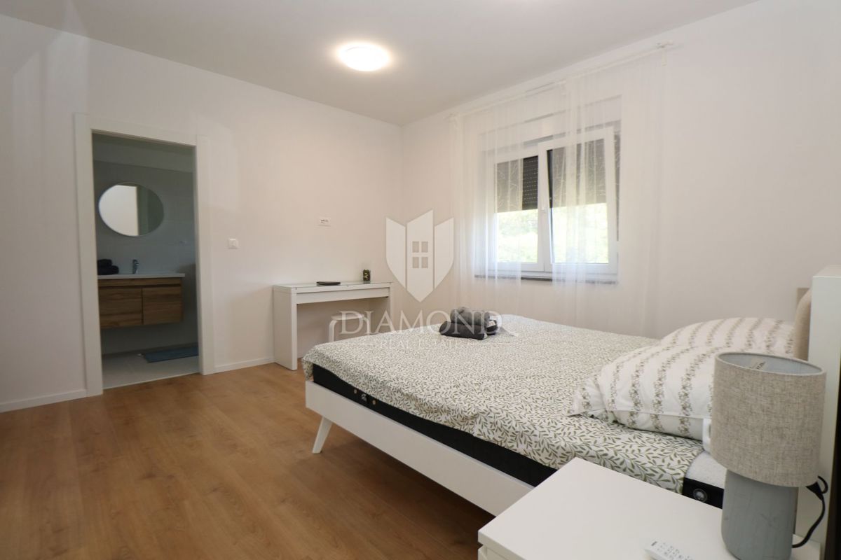 Labin, dintorni, nuova costruzione con piscina immersa nella natura