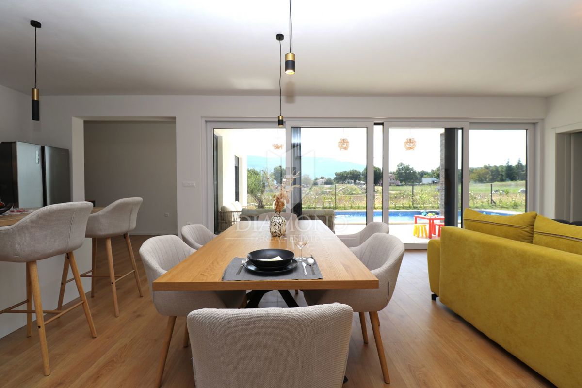 Labin, dintorni, nuova costruzione con piscina immersa nella natura