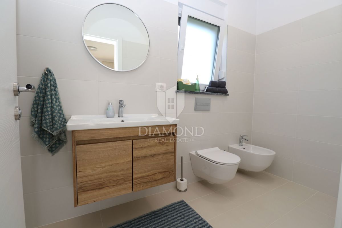 Labin, dintorni, nuova costruzione con piscina immersa nella natura