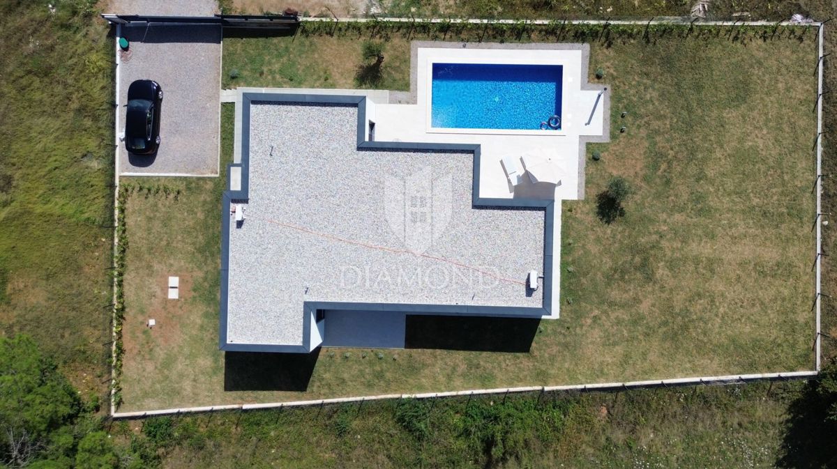 Labin, dintorni, nuova costruzione con piscina immersa nella natura