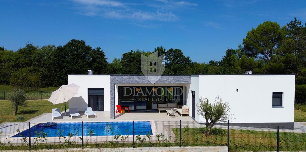 Labin, dintorni, nuova costruzione con piscina immersa nella natura