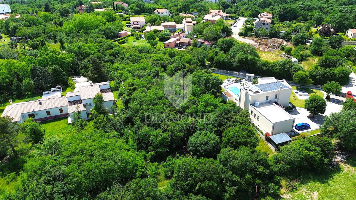 Labin, terreno edificabile in una posizione TOP nella città