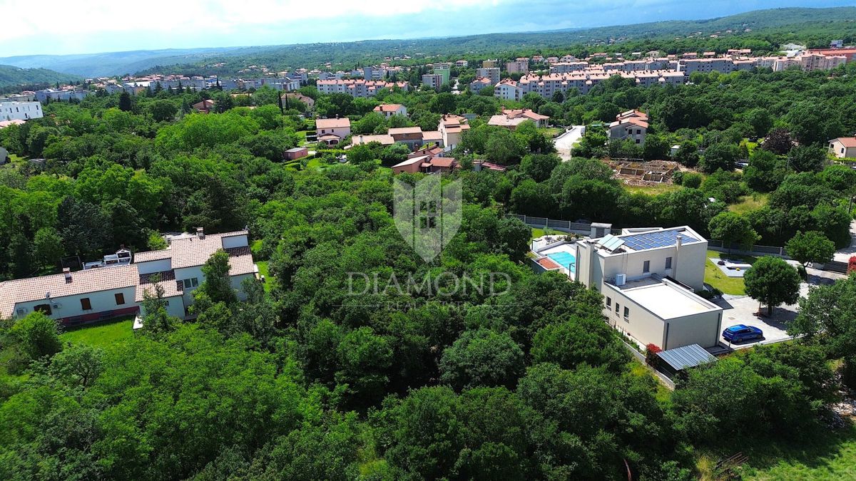 Labin, terreno edificabile in una posizione TOP nella città